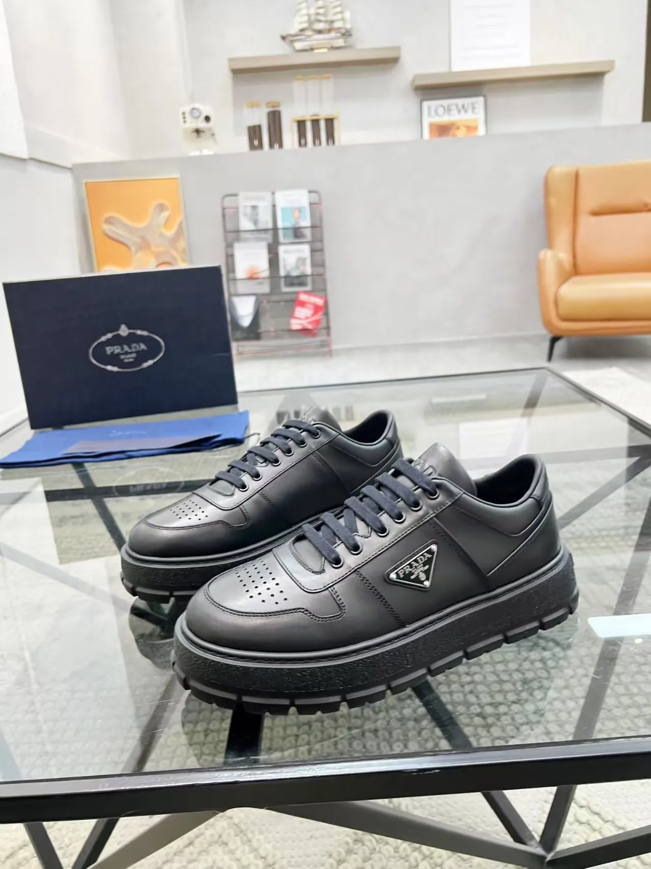 Men's Men's Shoes 💰440 [New Style] 🎍🎍Prada Prada's new men's leather sneakers, the highest version on the market, any comparison is welcome🆚! The original leather has excellent texture and is super high-end! Fetal sheep net lining imported from Italy, removable pad! Luxurious materials and fine workmanship, highly recommended! Code: 38-44 (45 can be customized